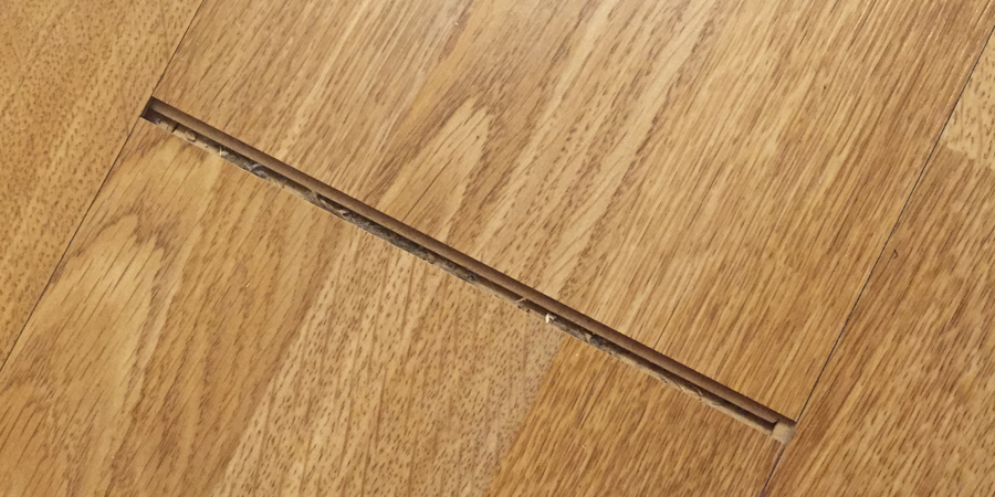 Щели в ламинате. Как заделать или убрать щели между ламинатом