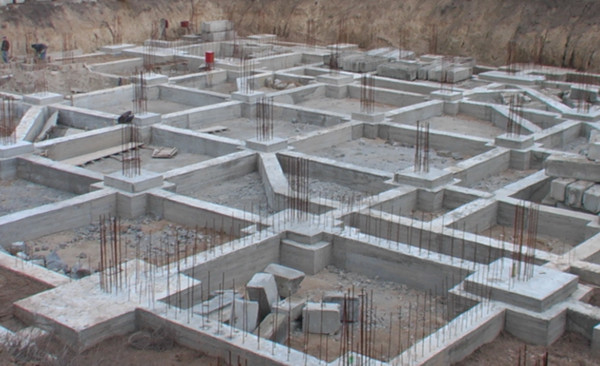 Фундамент для многоэтажного дома: выбор и проектирование