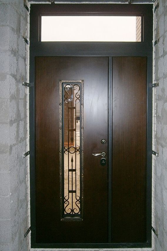 Изготовление металлической двери с окном