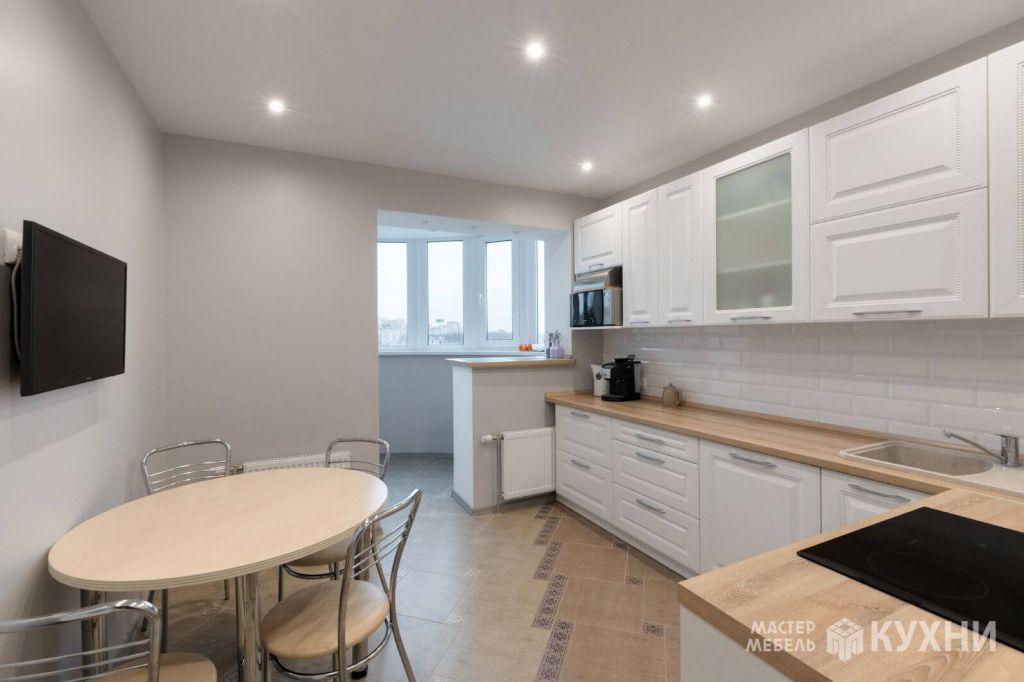 Как объединить кухню с балконом: дизайн и планировка