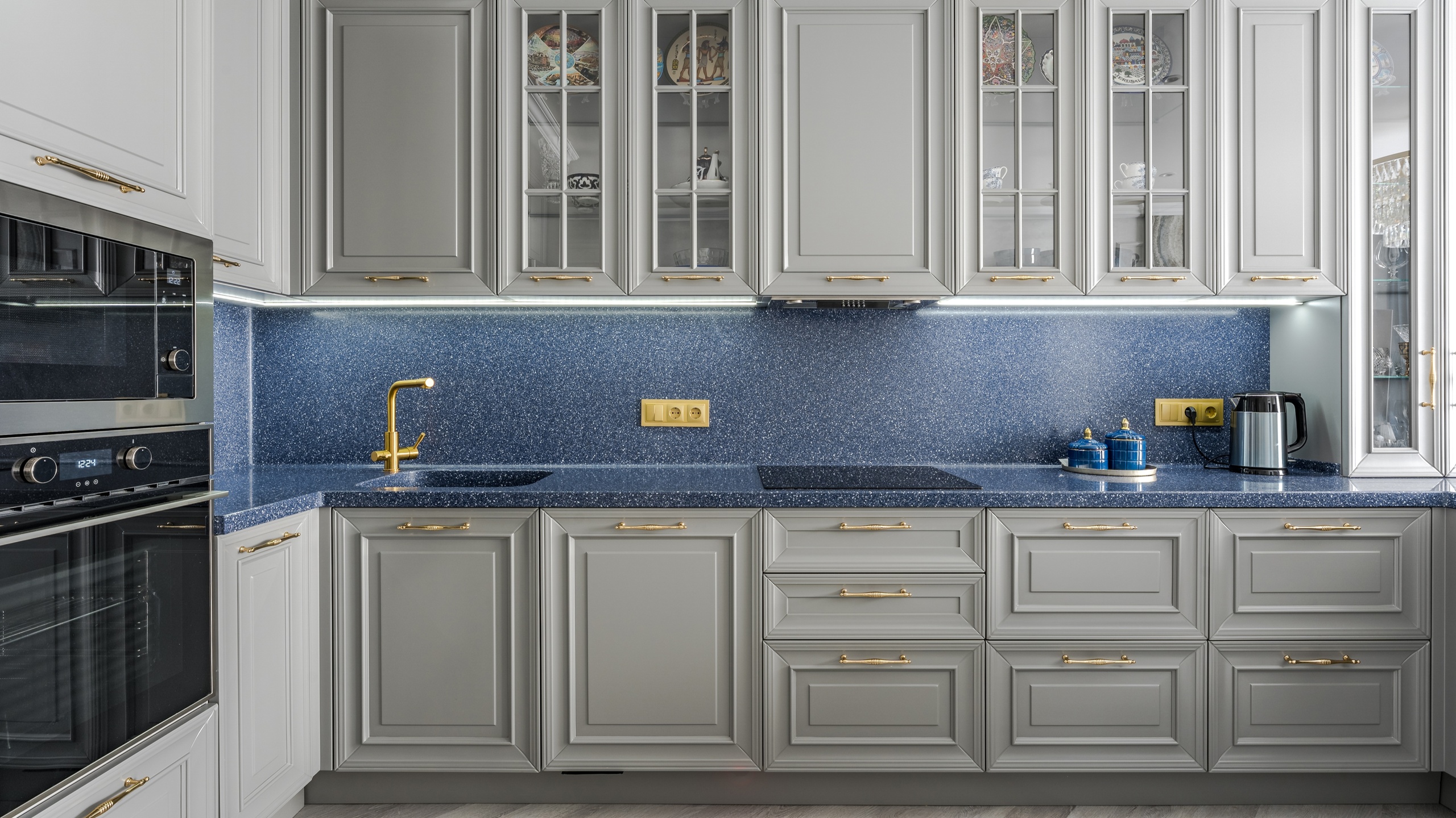 Классическая кухня: дизайн, материалы и функциональность