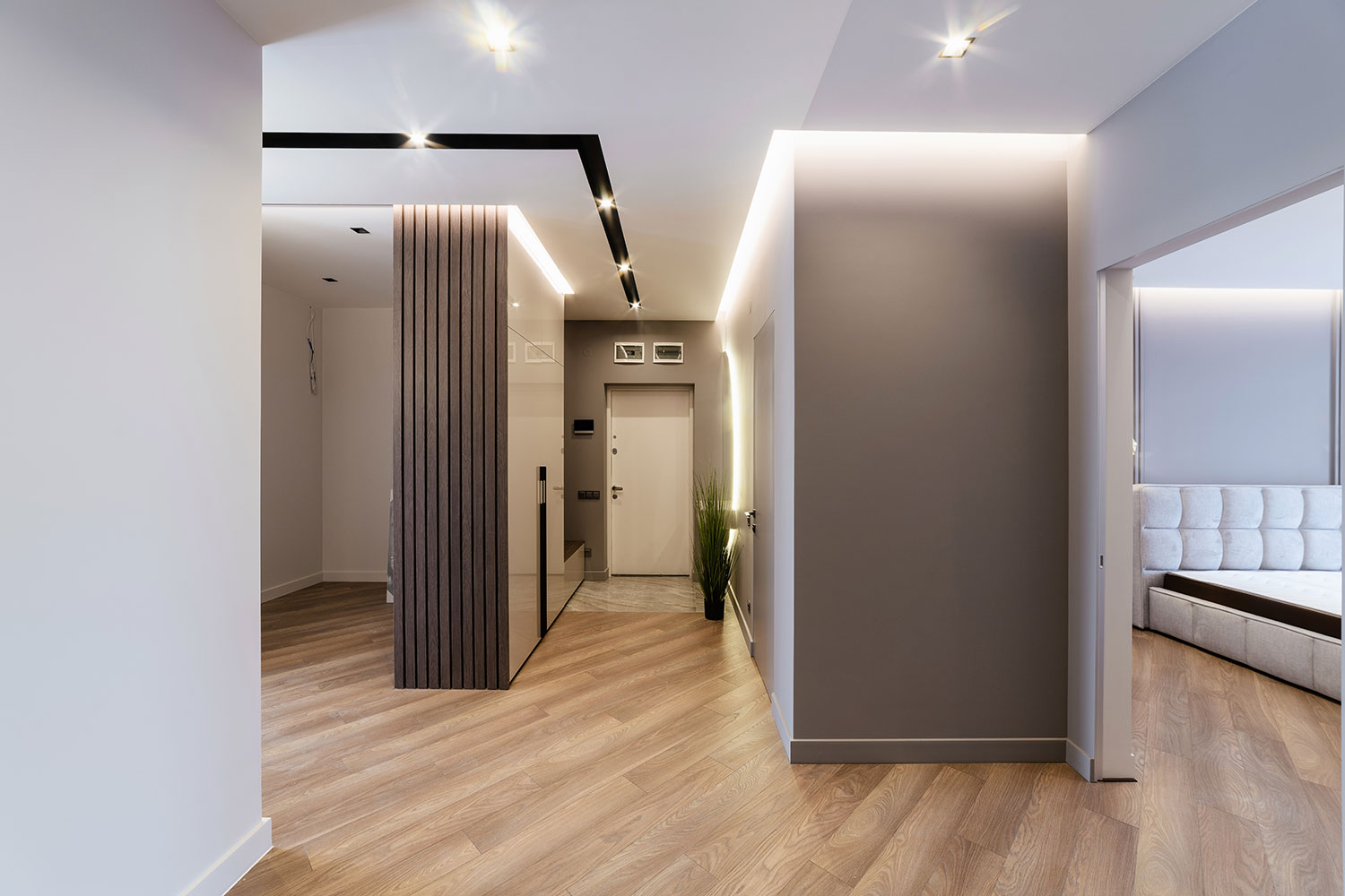 Освещение в коридоре: нормы, примеры, советы эксперта