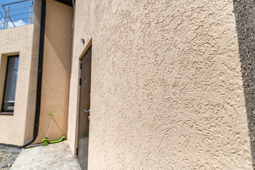 Штукатурка фасадов домов короедом полное руководство