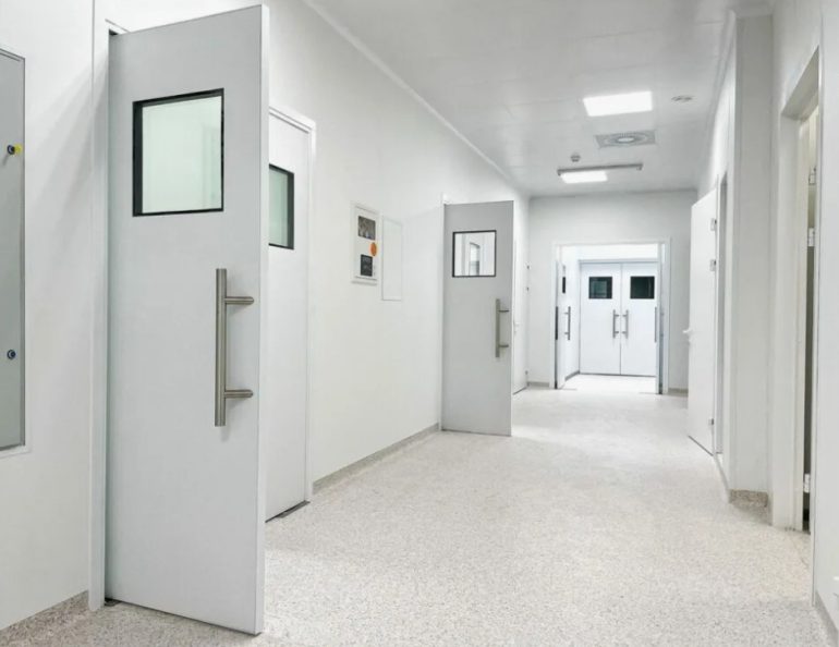 Как выбрать медицинские двери для больницы или клиники