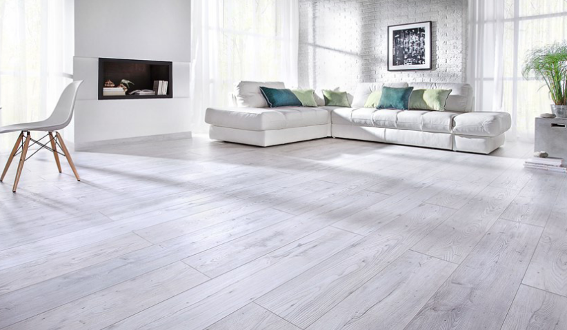 Пол из ламината для гостиной: практичное и эстетичное решение