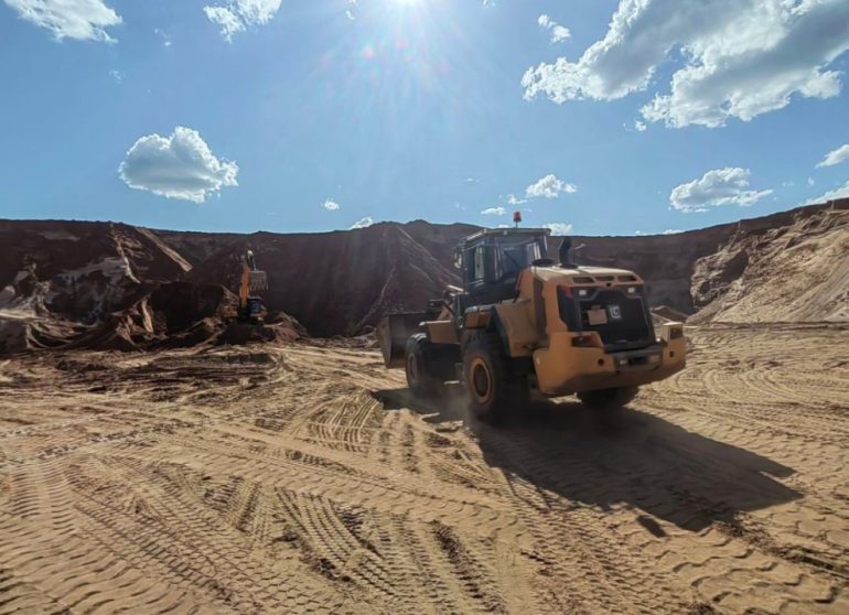 песок карьерный