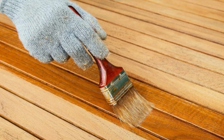 Защита от влаги и пятен, масло для дерева в действии