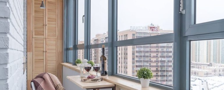 Окна Века и теплое остекление: когда комфорт становится частью архитектуры