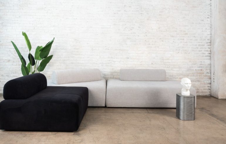 Необычные формы и асимметрия: модульные диваны для арт-пространства