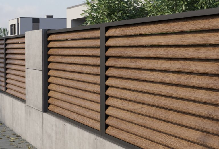 Заборы из ДПК против профнастила — что выбрать для современного участка