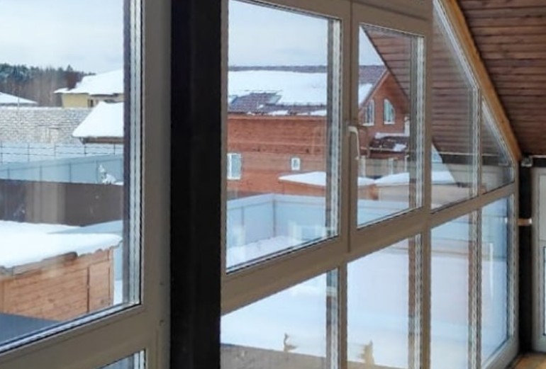 Почему окна в загородном доме — это вопрос образа жизни, а не просто ремонта