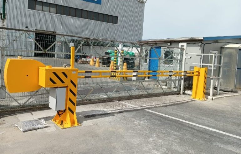 Распашные шлагбаумы для промышленности: надежность, мощность, долговечность