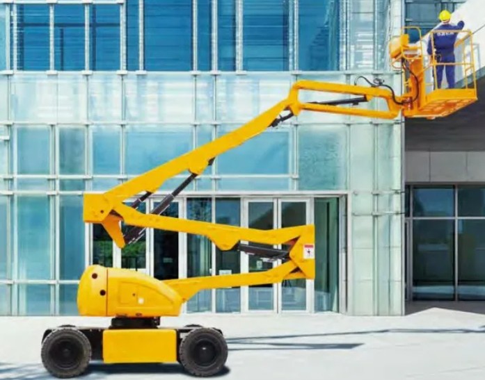 Самоходные подъёмники для складов и логистики: безопасная работа на высоте в стеснённых условиях